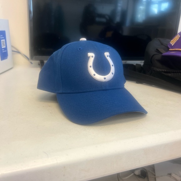 NWT Indianapolis Colts Velcro Adjustable Hat - Picture 1 of 5
